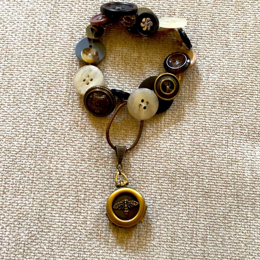 Bracelet in brass tones